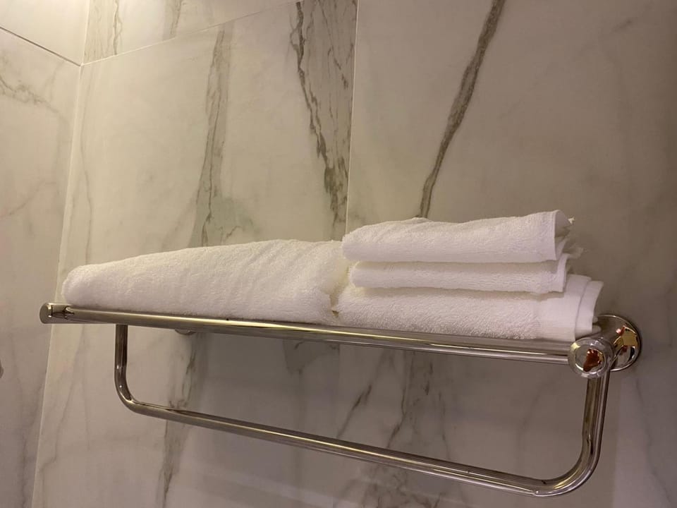 Toilet, Bathroom, towels