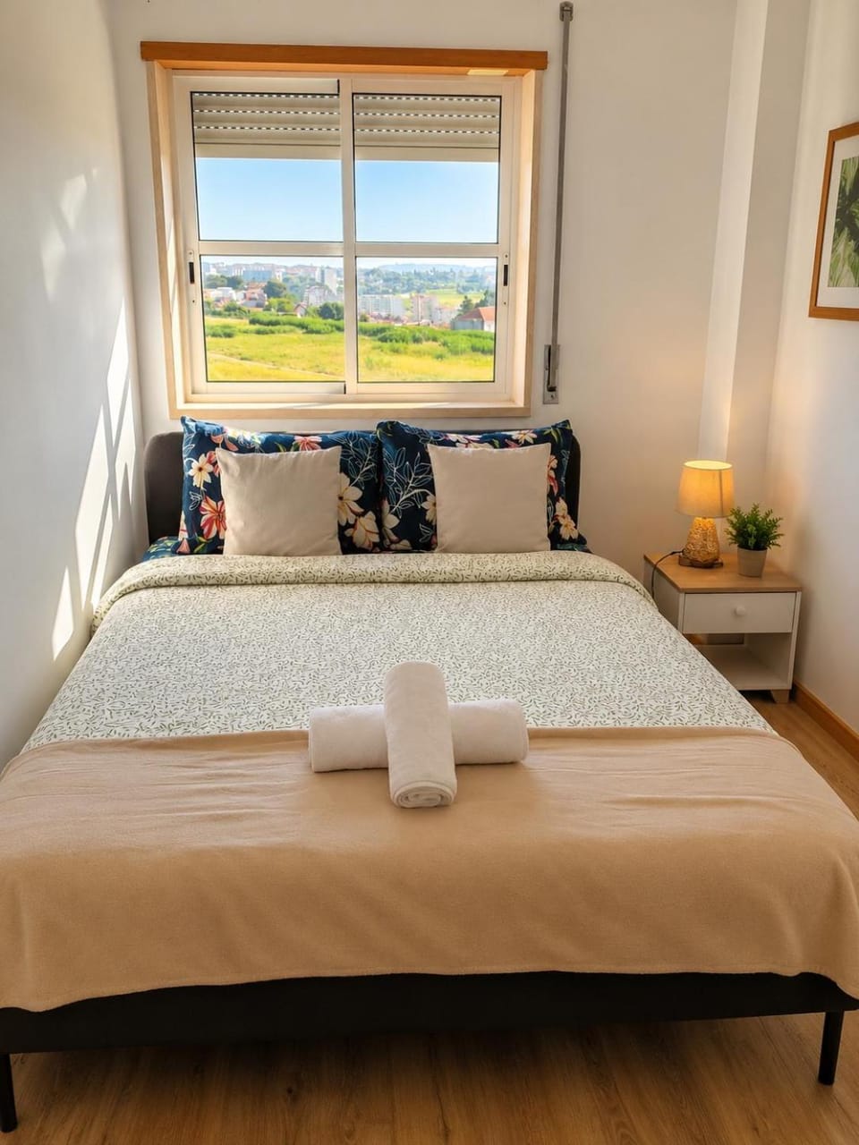 Bed, Photo of the whole room, Bedroom, towels