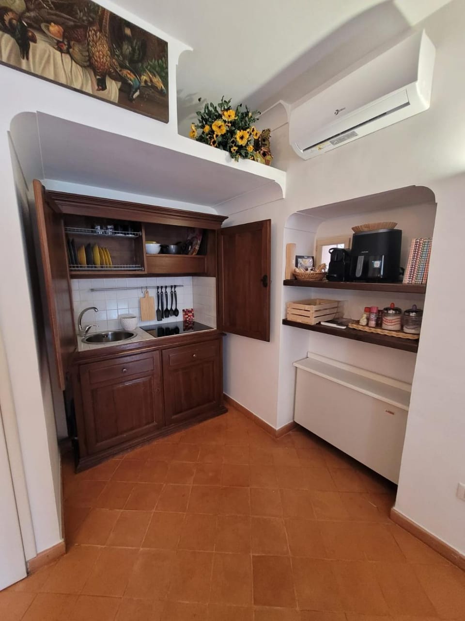 Coffee/tea facilities, Kitchen or kitchenette, oven, stove