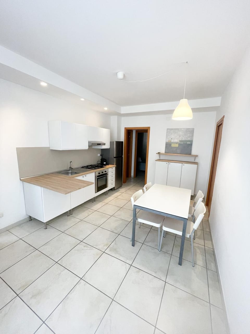 Kitchen or kitchenette, Dining area