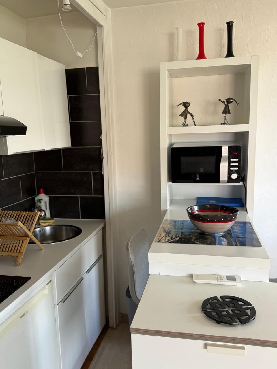 Kitchen or kitchenette, stove