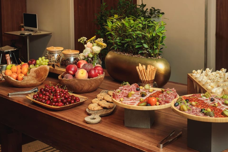 Food and drinks, Dining area, Breakfast