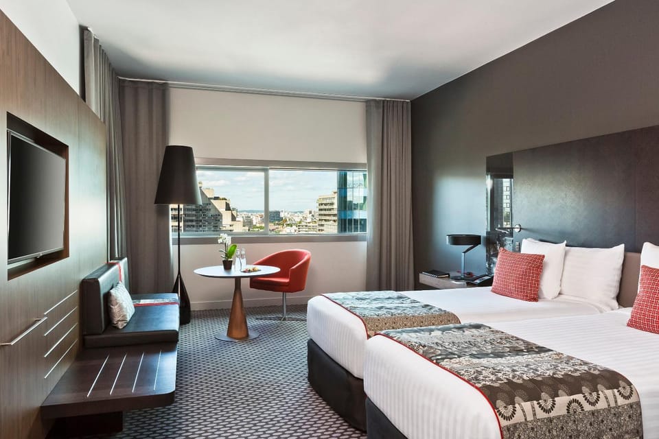 Bed, TV and multimedia, View (from property/room), Food and drinks, Bedroom, Drinks