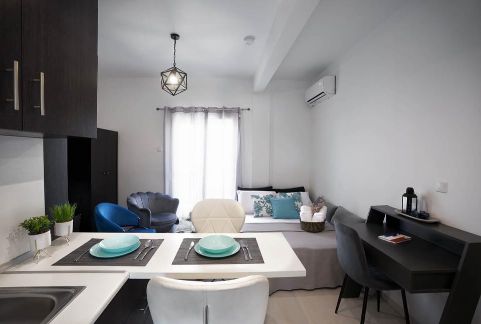 Bed, Kitchen or kitchenette, Photo of the whole room, Seating area, Dining area