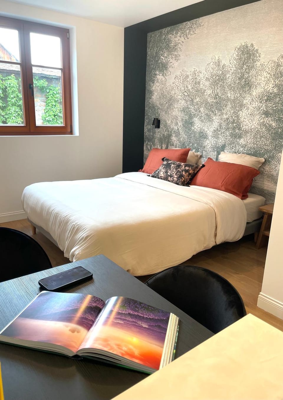 Bed, Photo of the whole room, Bedroom