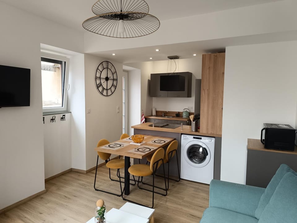 TV and multimedia, Living room, Dining area, oven, stove, washing machine