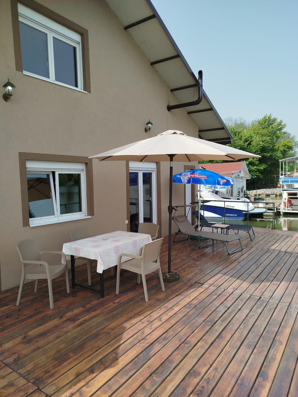 Splav na dan AXA Campground/ 
RV Resort in Vojvodina