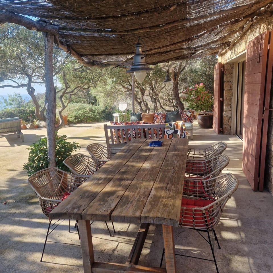 Patio, Living room, Seating area, Dining area, Garden view