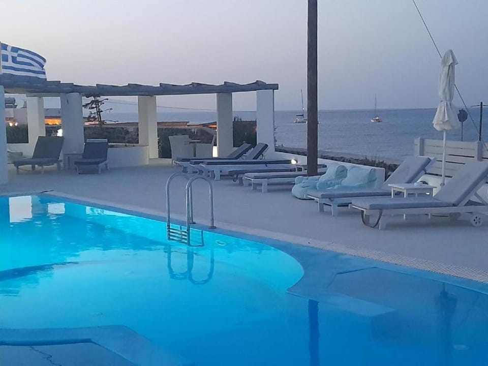 Atlantis - by S paradise - outdoor jacuzzi & seaview Apartment in Santorini