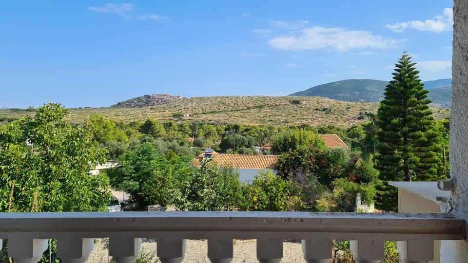 View (from property/room), Balcony/Terrace, Mountain view