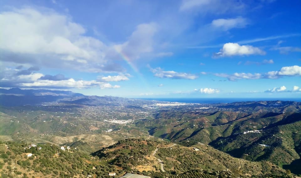 Restaurant/places to eat, Natural landscape, Bird's eye view, Mountain view, Area and facilities
