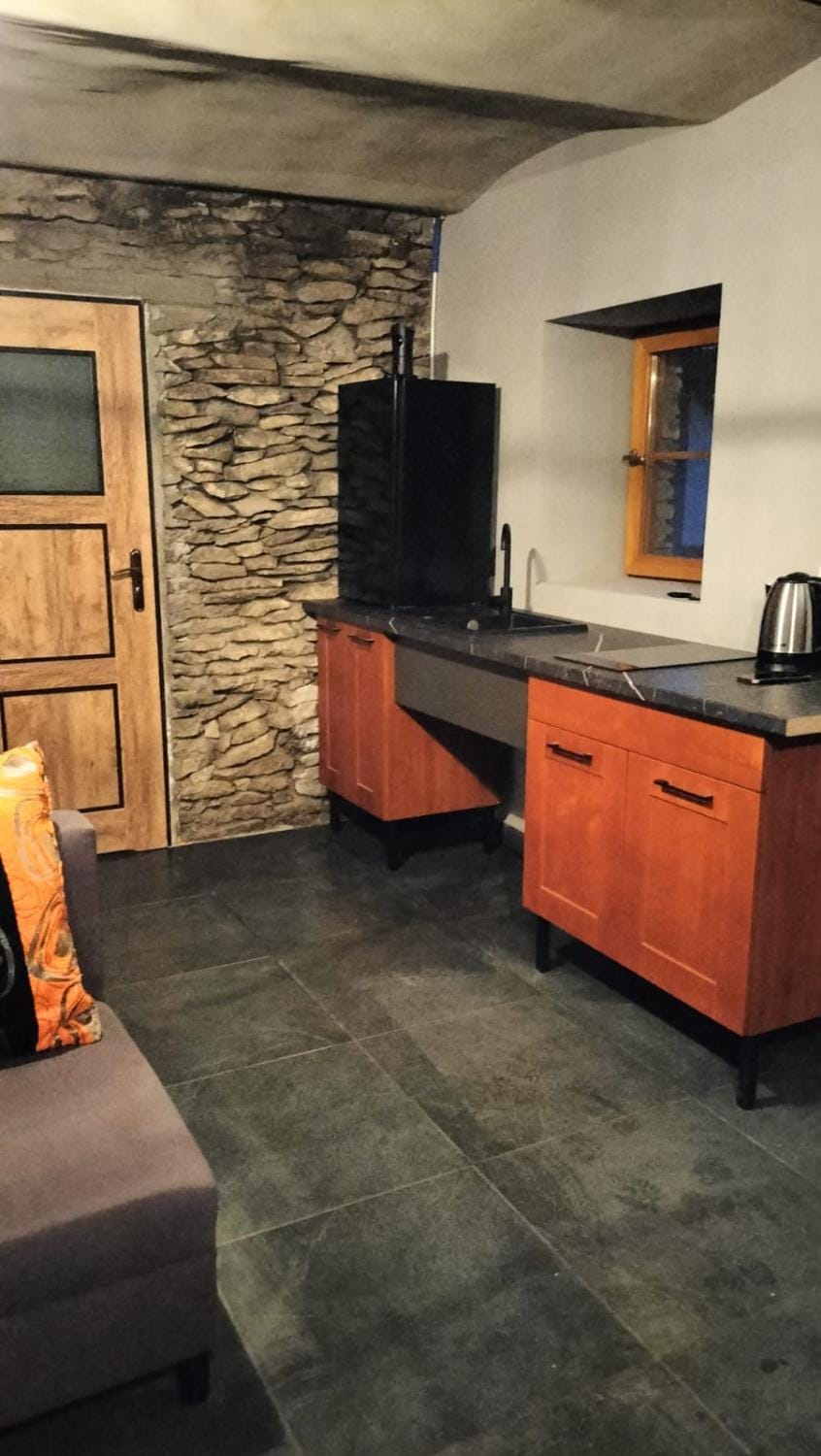 Coffee/tea facilities, Kitchen or kitchenette, stove
