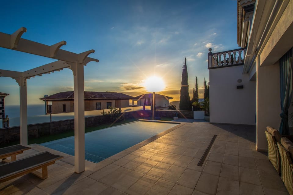 Balcony/Terrace, Swimming pool, Sunset