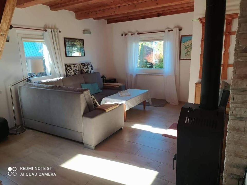 TV and multimedia, Living room, Seating area, fireplace, pet friendly
