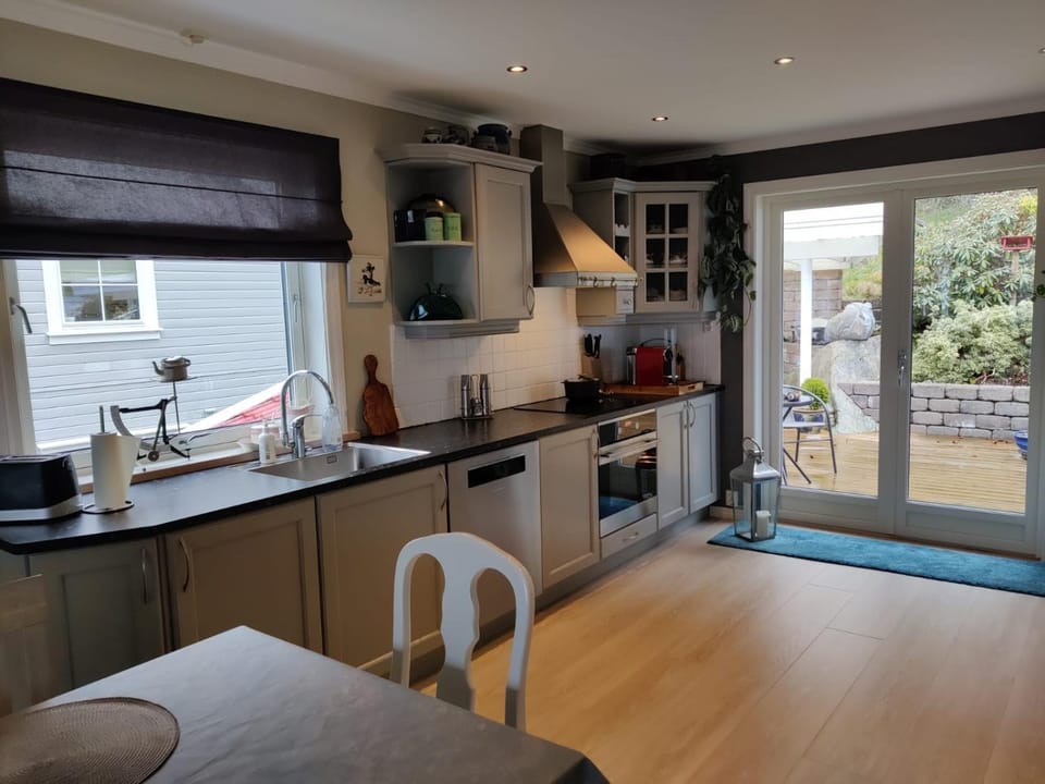 Nearby Bergen, Midtunlia 27d House in Bergen