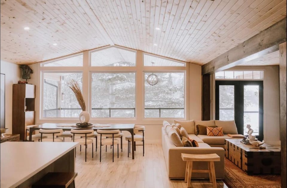Living room, Seating area, Dining area