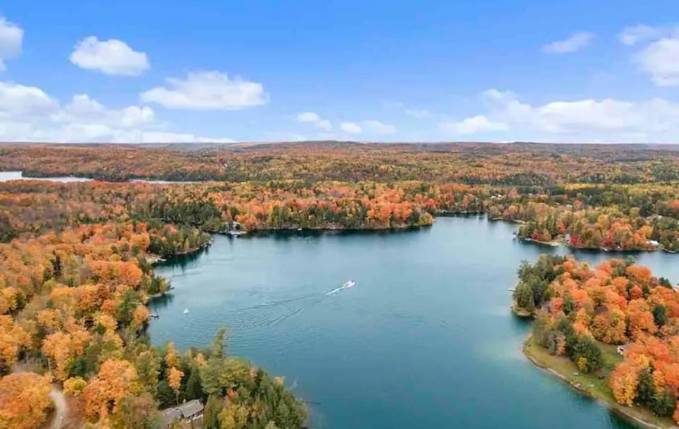 Nearby landmark, Natural landscape, Lake view, River view