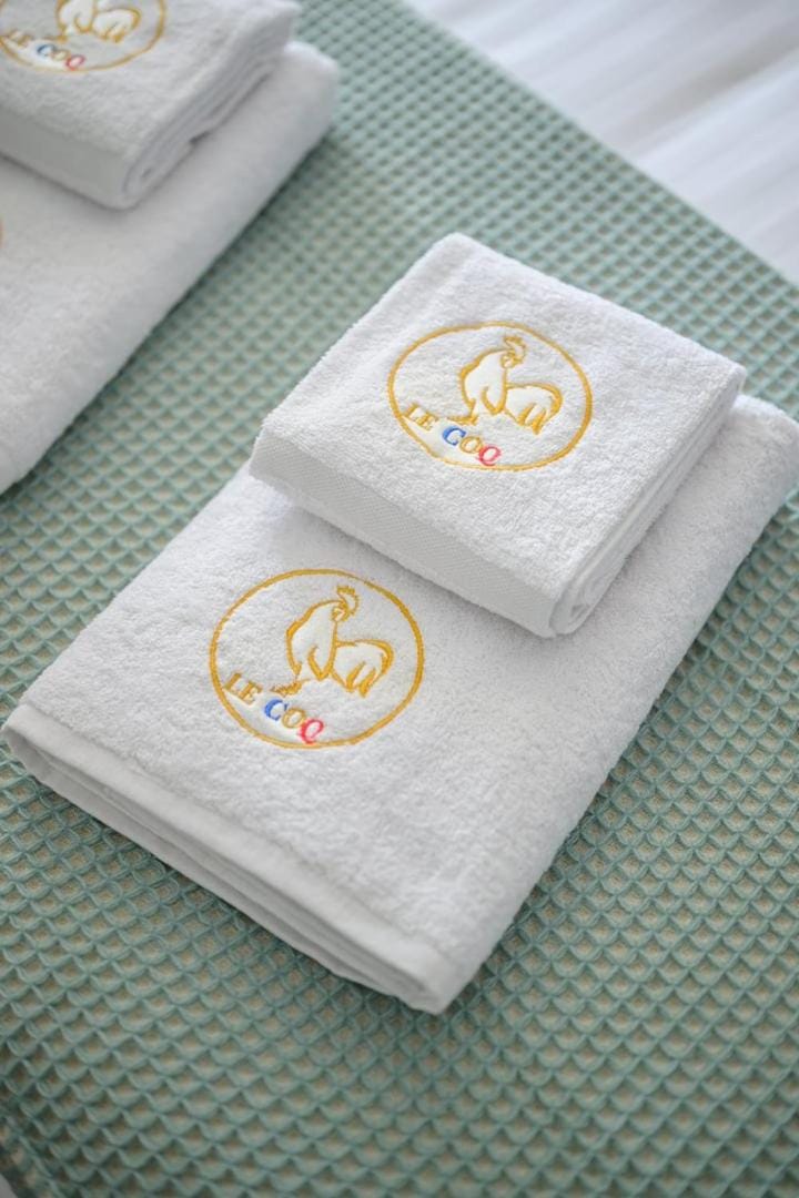 Bed, Property logo or sign, Bedroom, towels