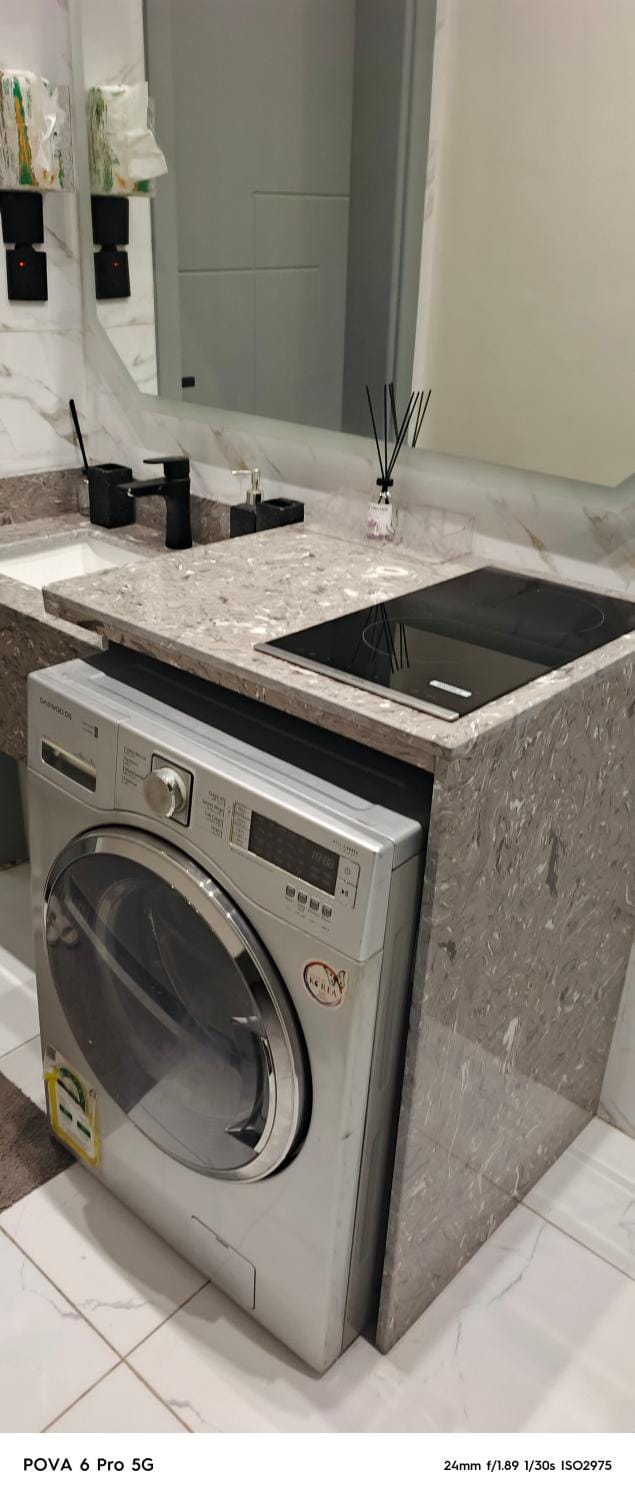 Kitchen or kitchenette