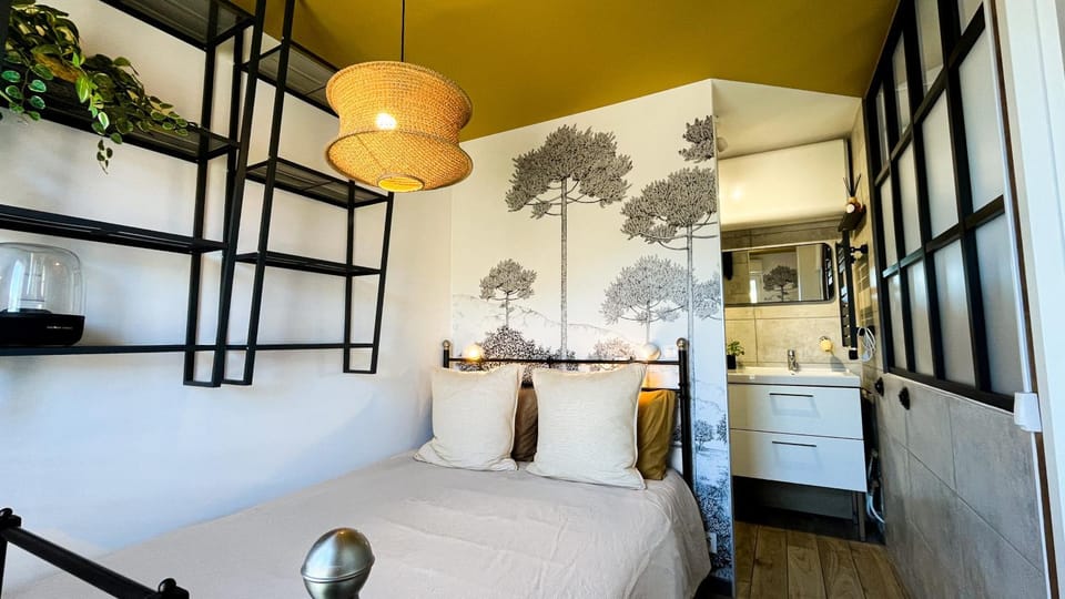 Bed, Bathroom, Photo of the whole room, Bedroom