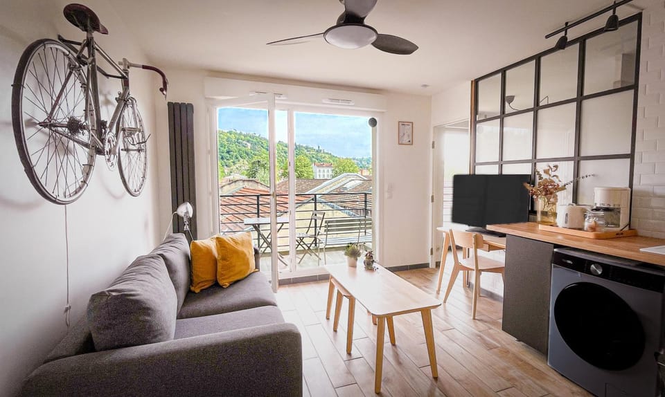 Coffee/tea facilities, Balcony/Terrace, Living room, Seating area
