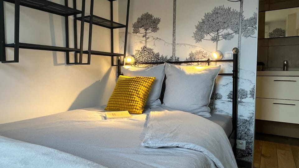 Bed, Photo of the whole room, Bedroom