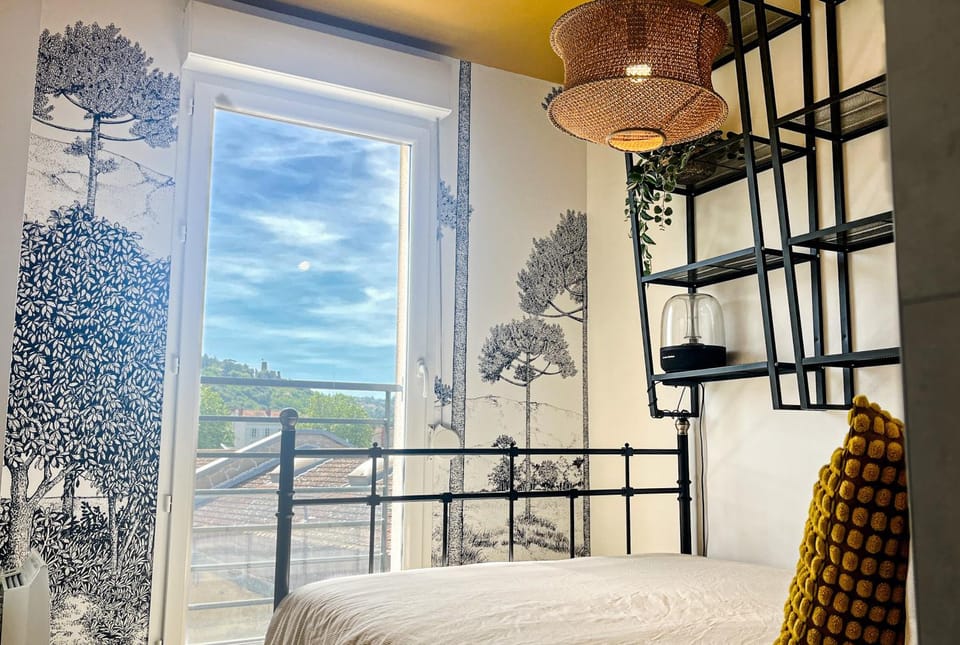 Bed, Photo of the whole room, Bedroom, City view, Landmark view, Mountain view