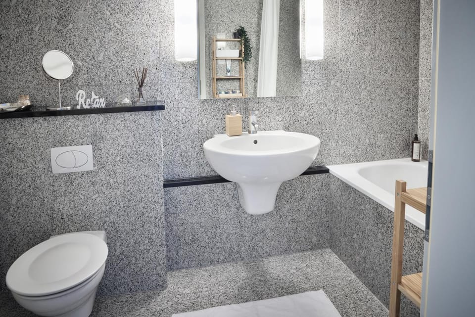 Shower, Toilet, Bathroom, towels