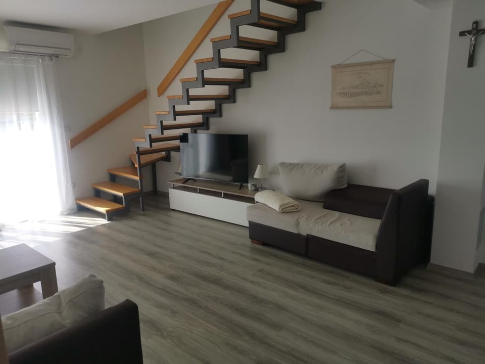 Žuta kuća House in Split-Dalmatia County