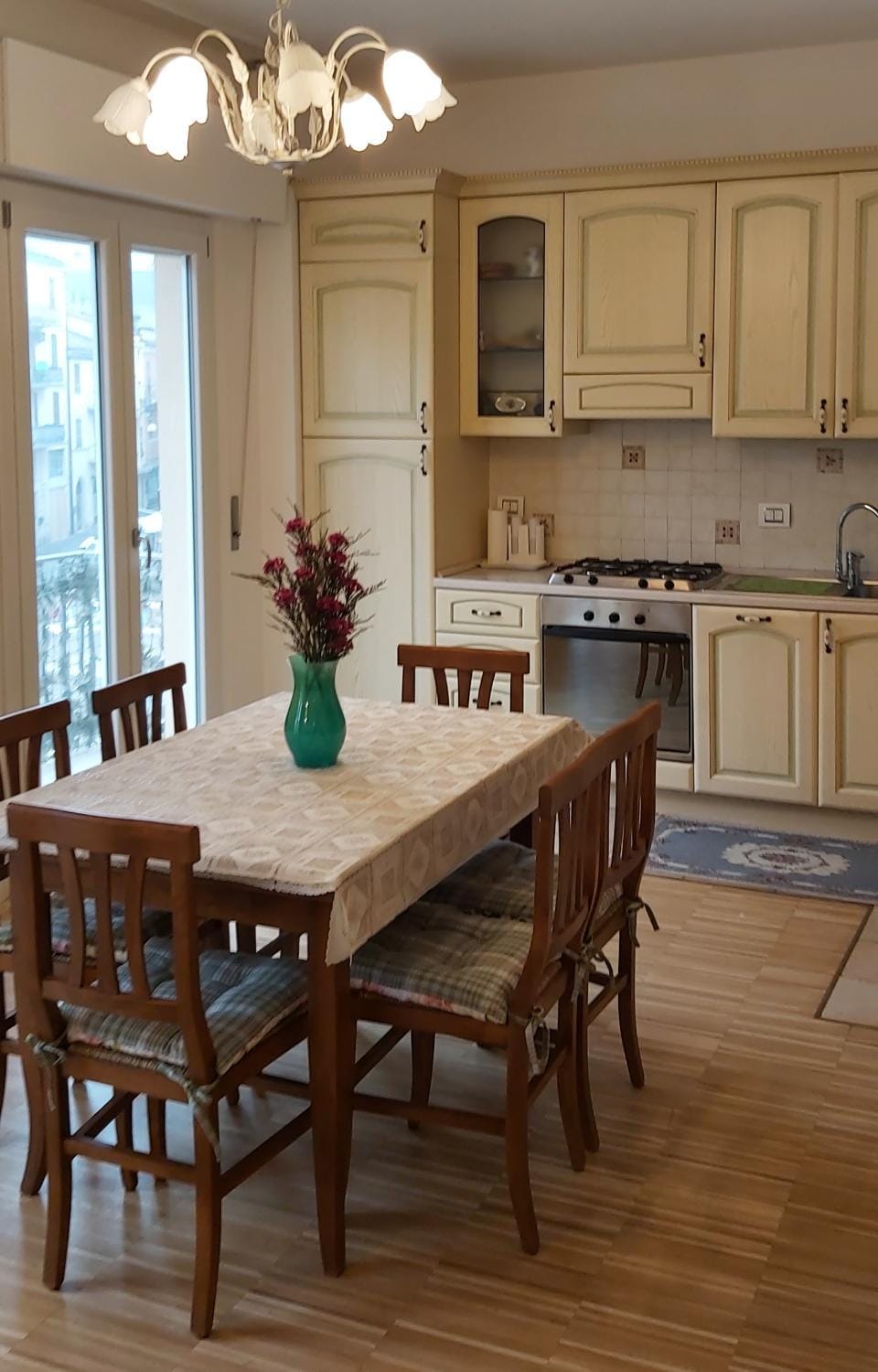 Day, Living room, Dining area, dishwasher, oven, stove