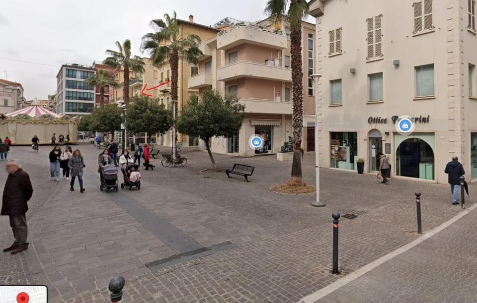 Neighbourhood, Location