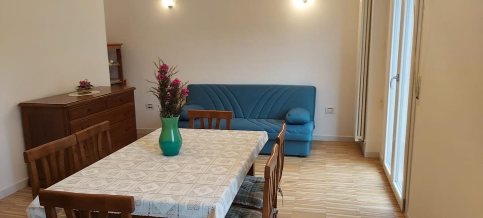 TV and multimedia, Living room, Dining area