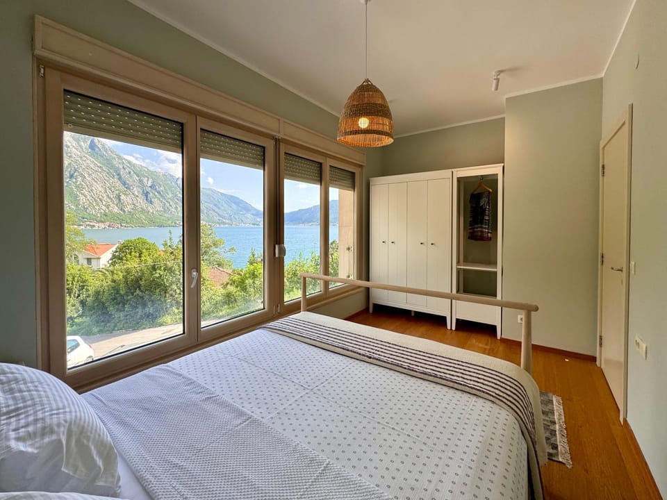 Bed, Bedroom, Mountain view, Sea view