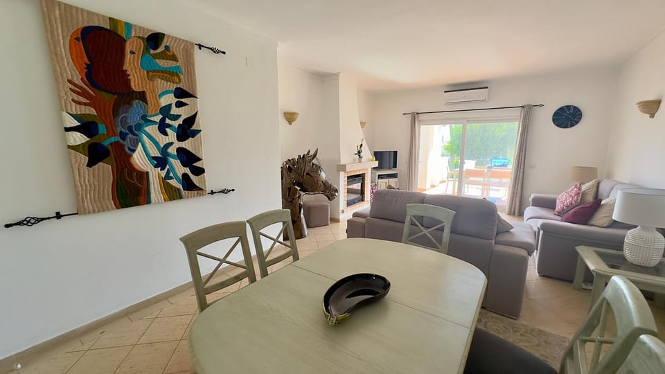 Living room, Seating area, Dining area, air conditioner