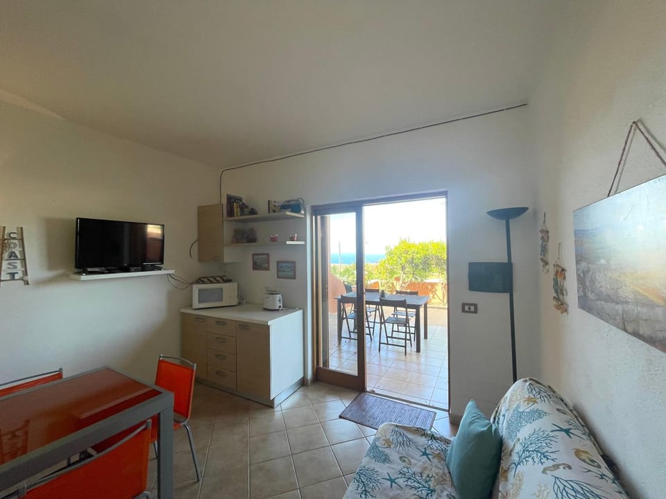 TV and multimedia, Kitchen or kitchenette, Living room, Dining area