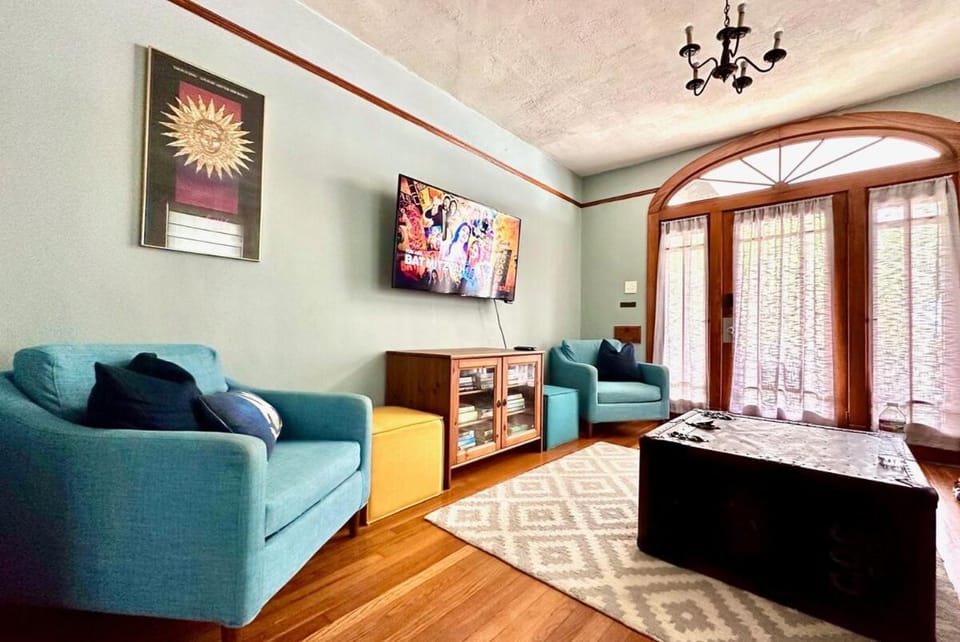 Communal lounge/ TV room, Living room, Seating area