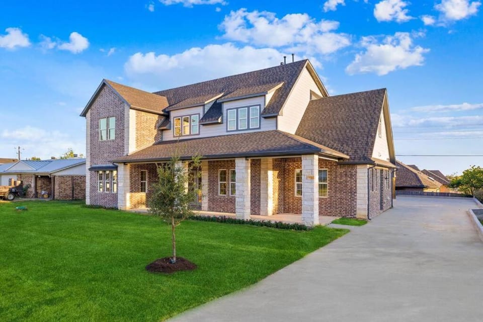 Property building, Spring, Street view