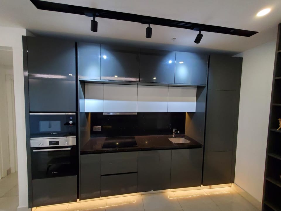 Kitchen or kitchenette, oven, stove