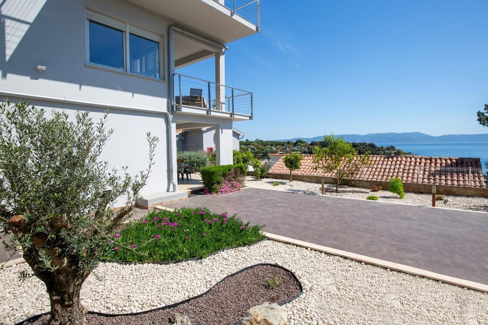 Property building, Garden, Balcony/Terrace, Sea view