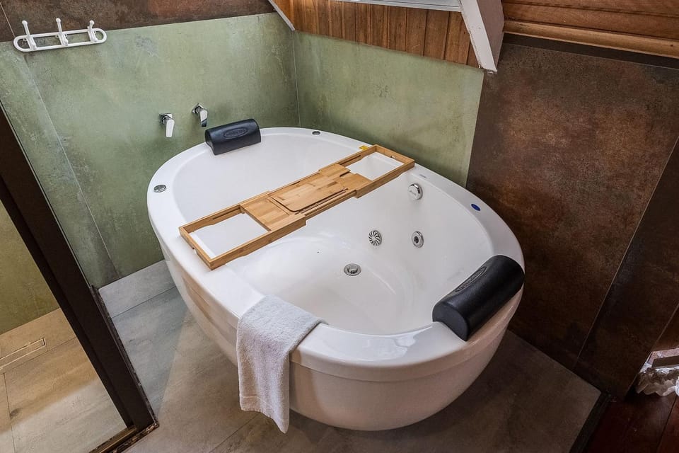 Hot Tub, Hot Tub