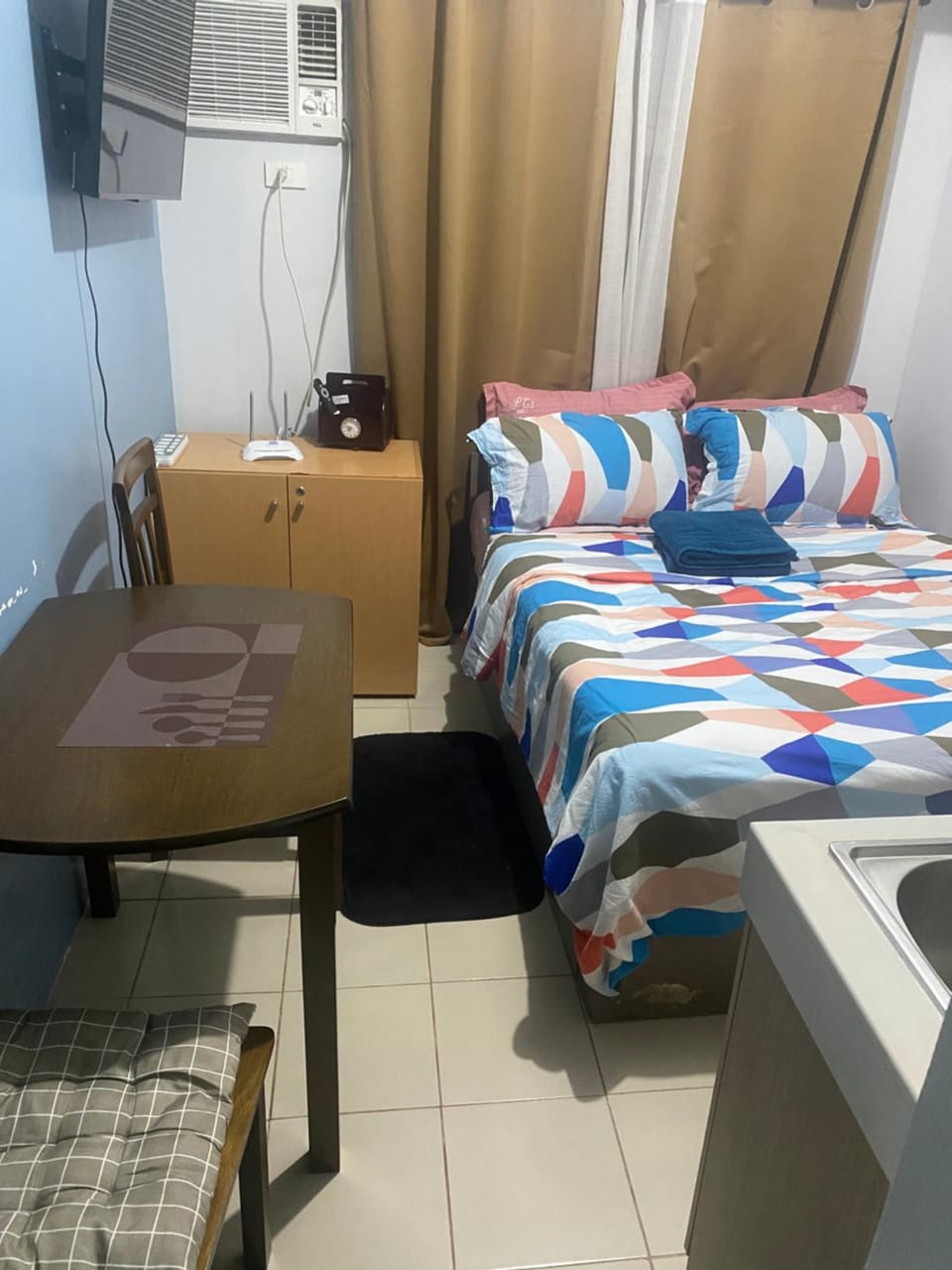Pierrecondotel Capsule hotel in Mandaluyong