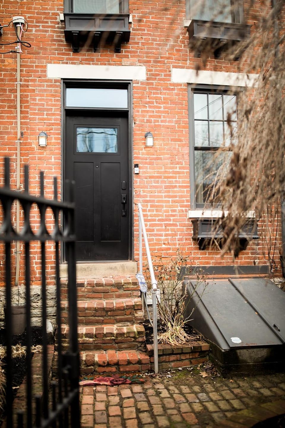 Property building, Facade/entrance, Day