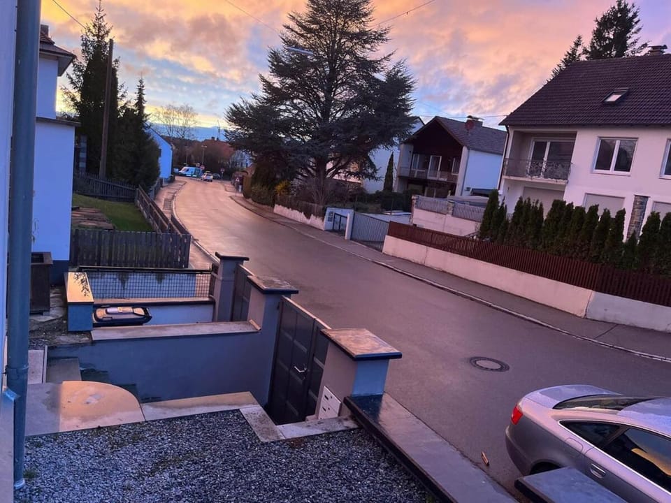 Property building, Day, Neighbourhood, Street view, Location, Parking