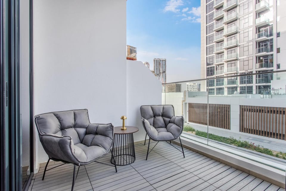Lux-Furnished Stu Couple-Friendly Near Downtown Apartment in Dubai