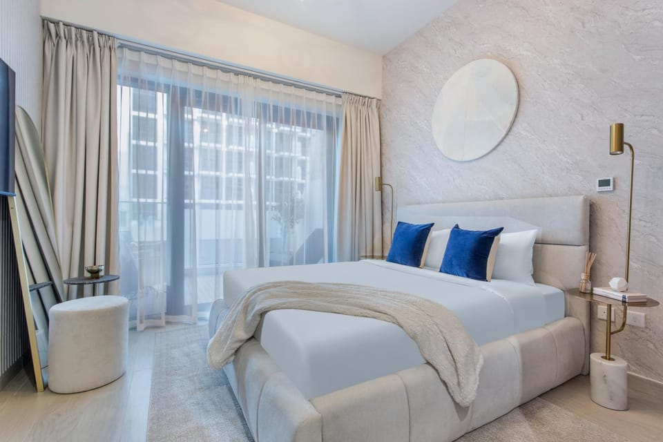 Lux-Furnished Stu Couple-Friendly Near Downtown Apartment in Dubai