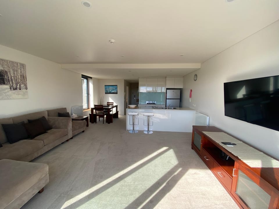 Living room, Seating area, Evening entertainment