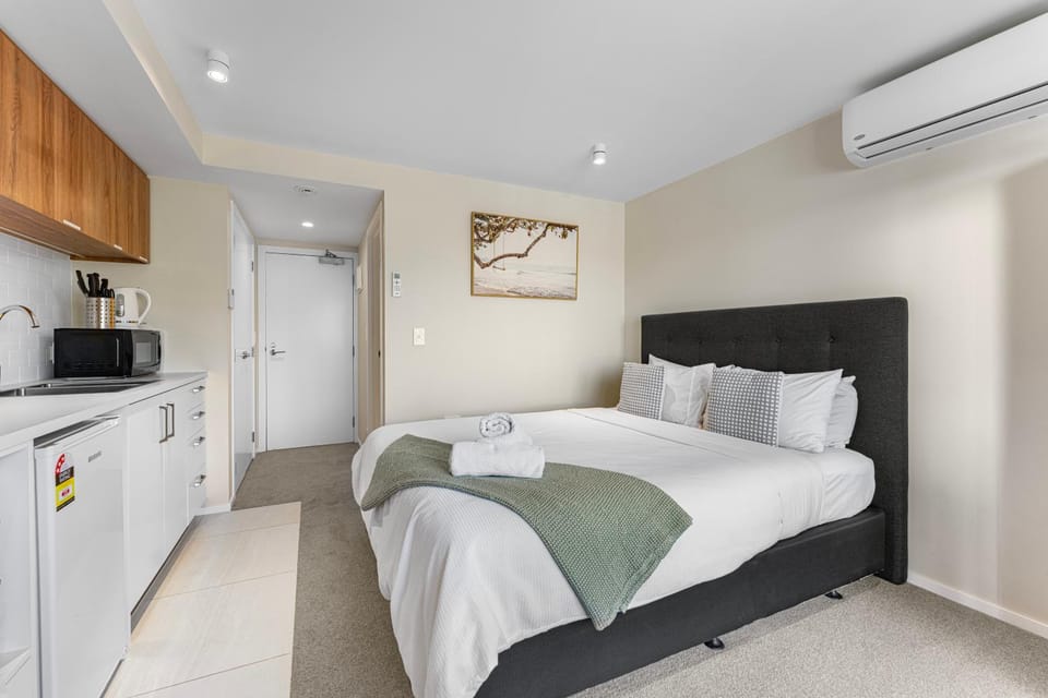 Kitchen or kitchenette, Living room, Bedroom
