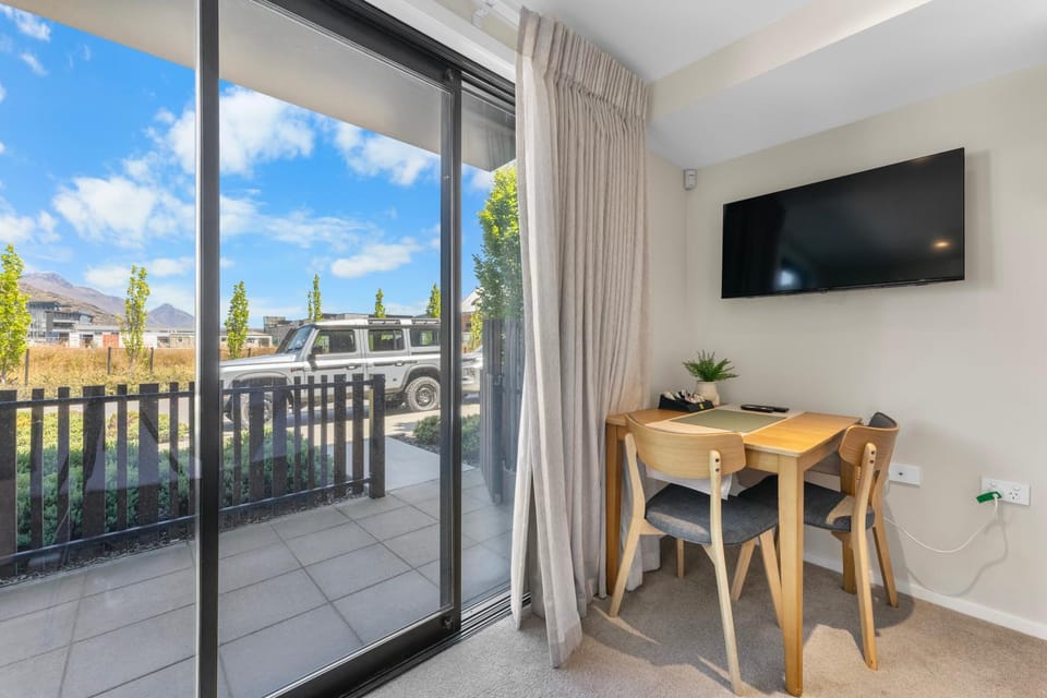 TV and multimedia, View (from property/room), Dining area