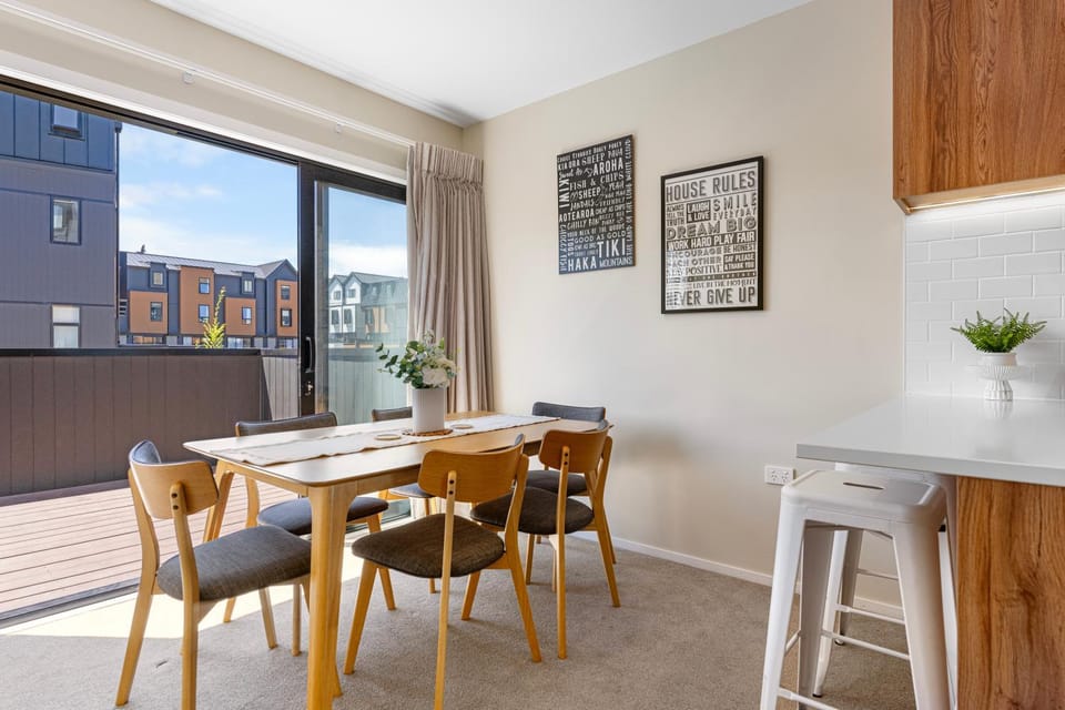 View (from property/room), Balcony/Terrace, Living room, Dining area, Mountain view, Street view, Quiet street view
