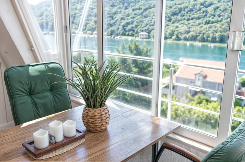 Natural landscape, View (from property/room), Balcony/Terrace, Mountain view, River view, Sea view